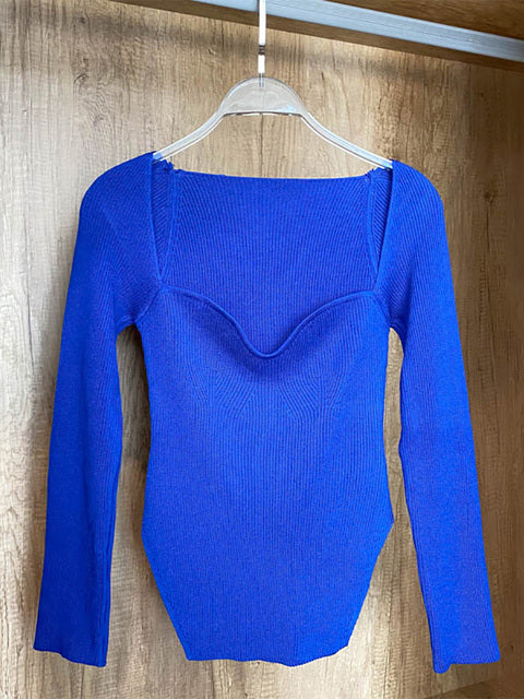 Woman's Long Sleeve Knitted Pullover                                  